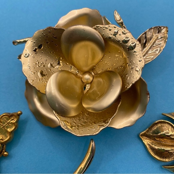 Vintage Brooch Bundle Gold Tone Large Pins Lot of 5 - Picture 7 of 9